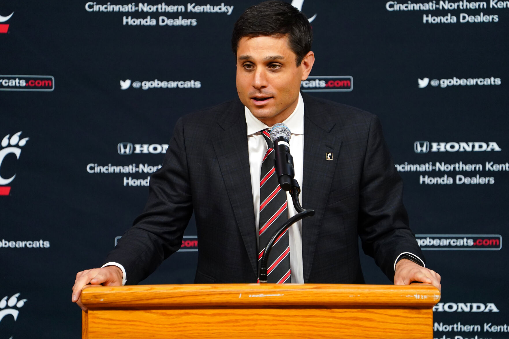 Wes Miller Cincinnati basketball coach, April 16